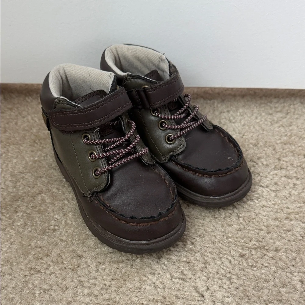 EUC. Size 7 Osh Kosh Toddler Shoes